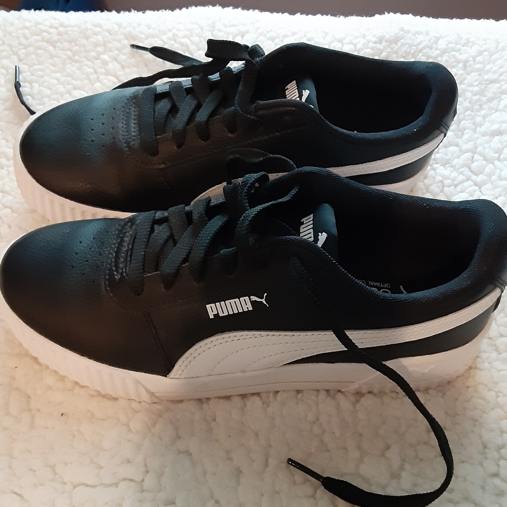 Women's Puma Carina Leather 7.5